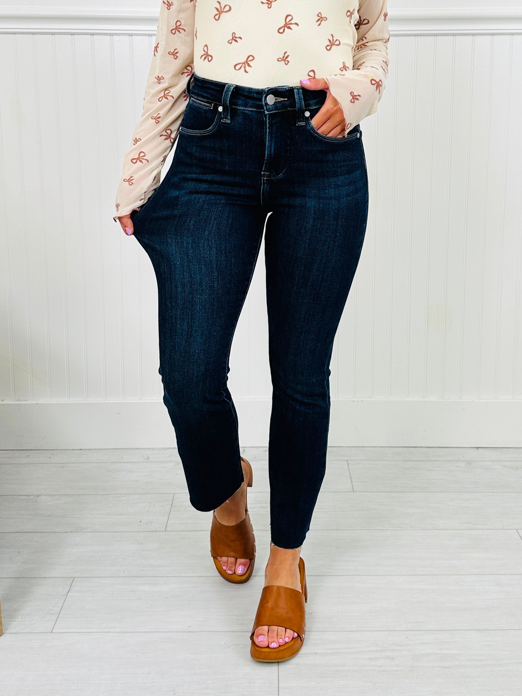 Feeling Fall Cropped Straight Tummy Control Jeans