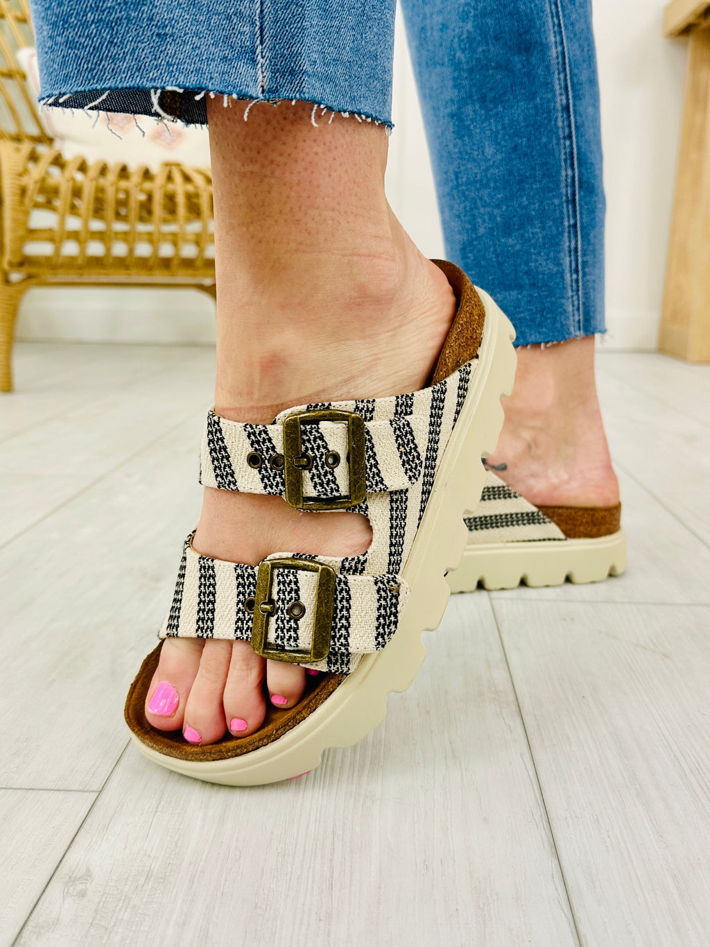 Seaside Stride Sandals In Black Natural Stripe