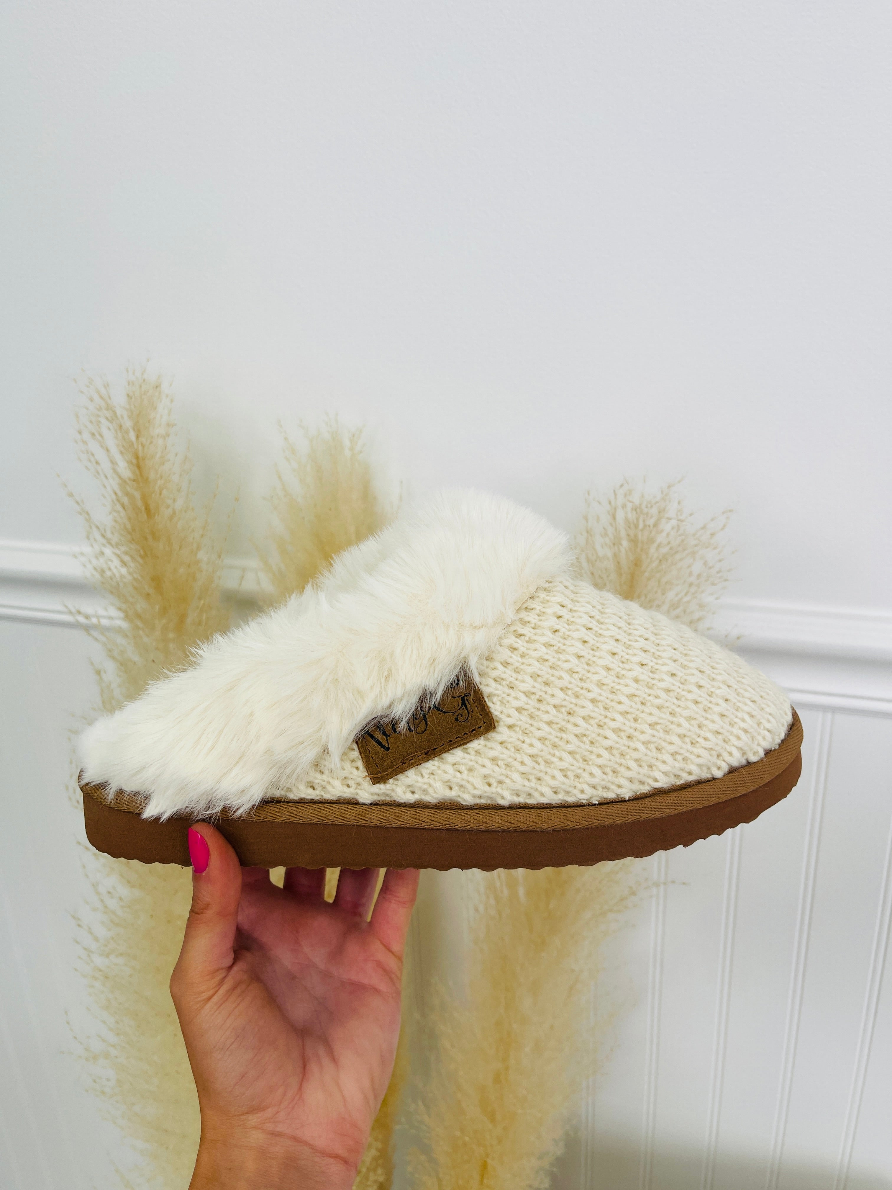 Fireplace Confessions Slippers in Cream