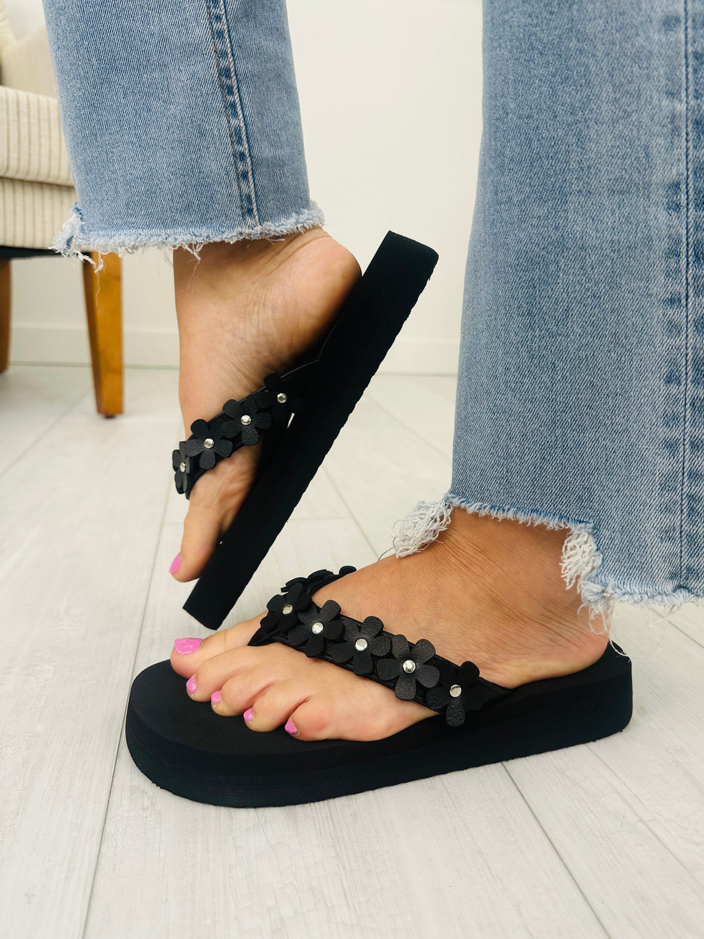 Blooming Comfort Flip Flops in Black