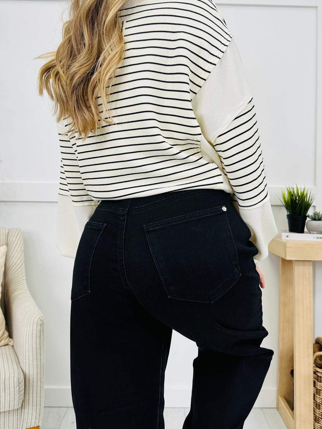 Judy Blue Bold & Barrel Rigid Magic Barrel Jeans