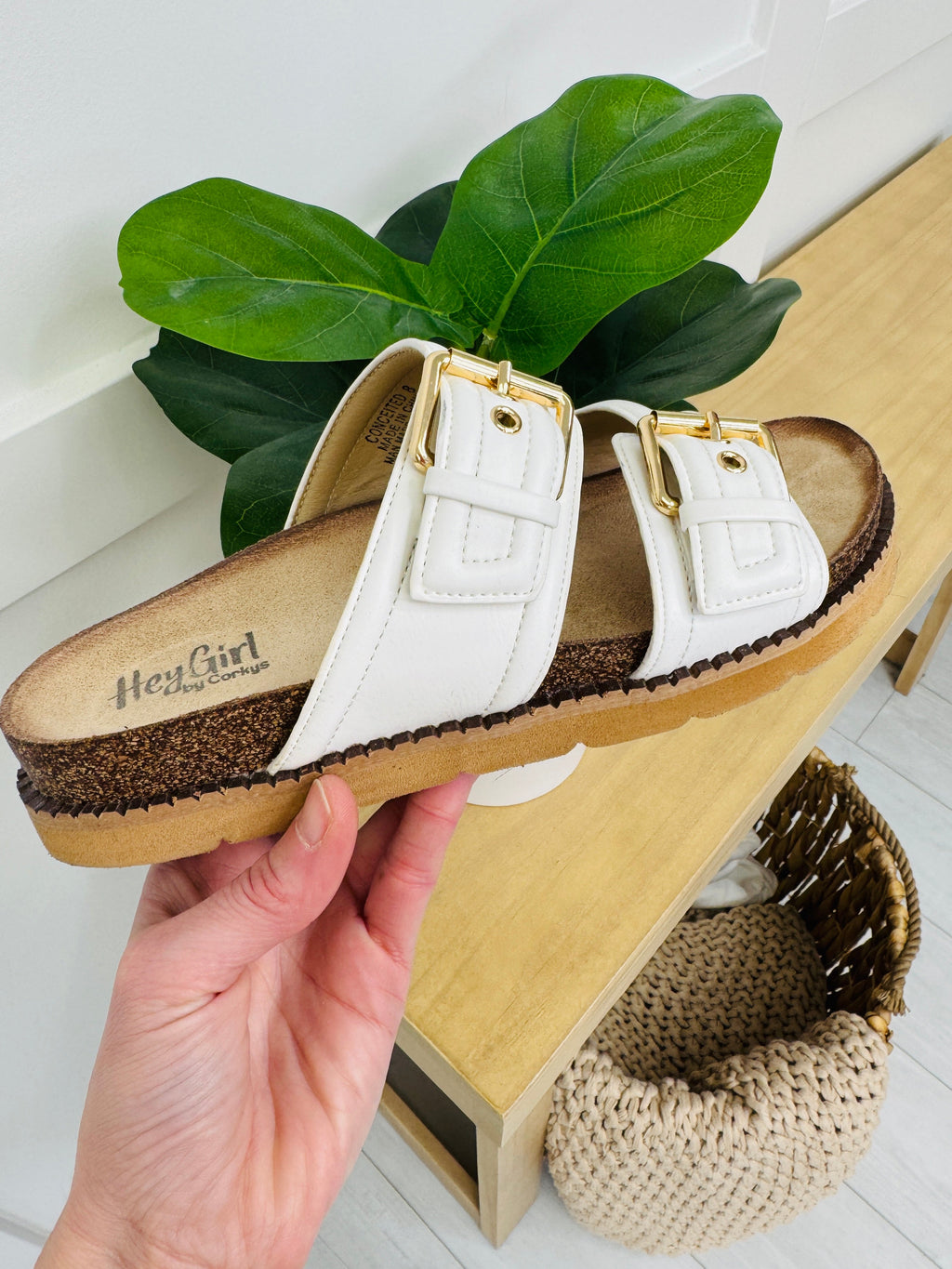 Shoreline Steps Sandals in White