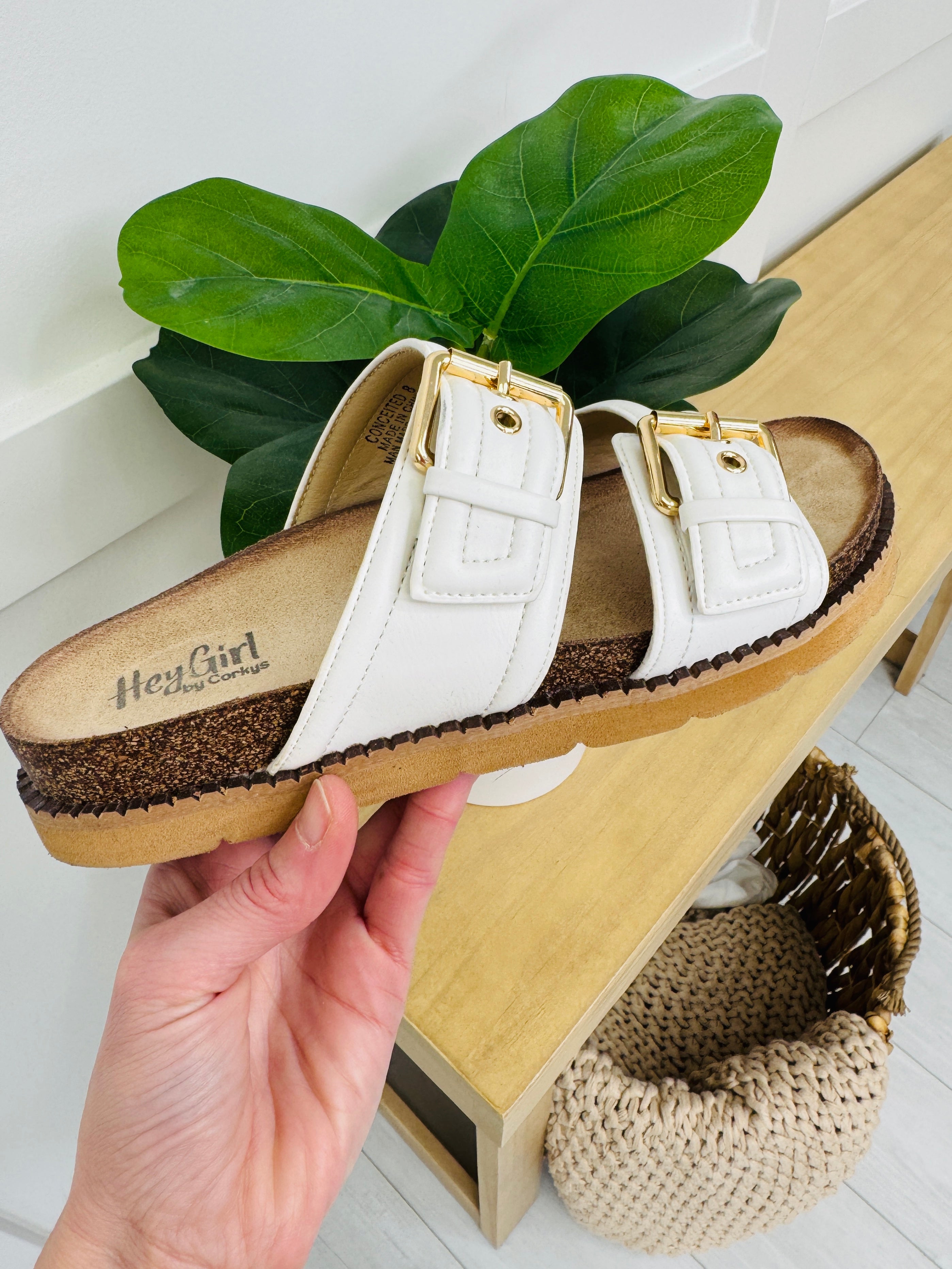 Shoreline Steps Sandals in White