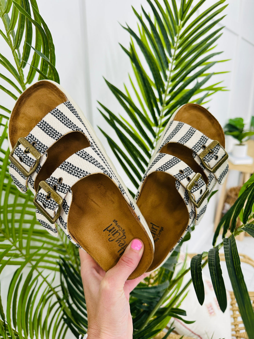 Seaside Stride Sandals In Black Natural Stripe