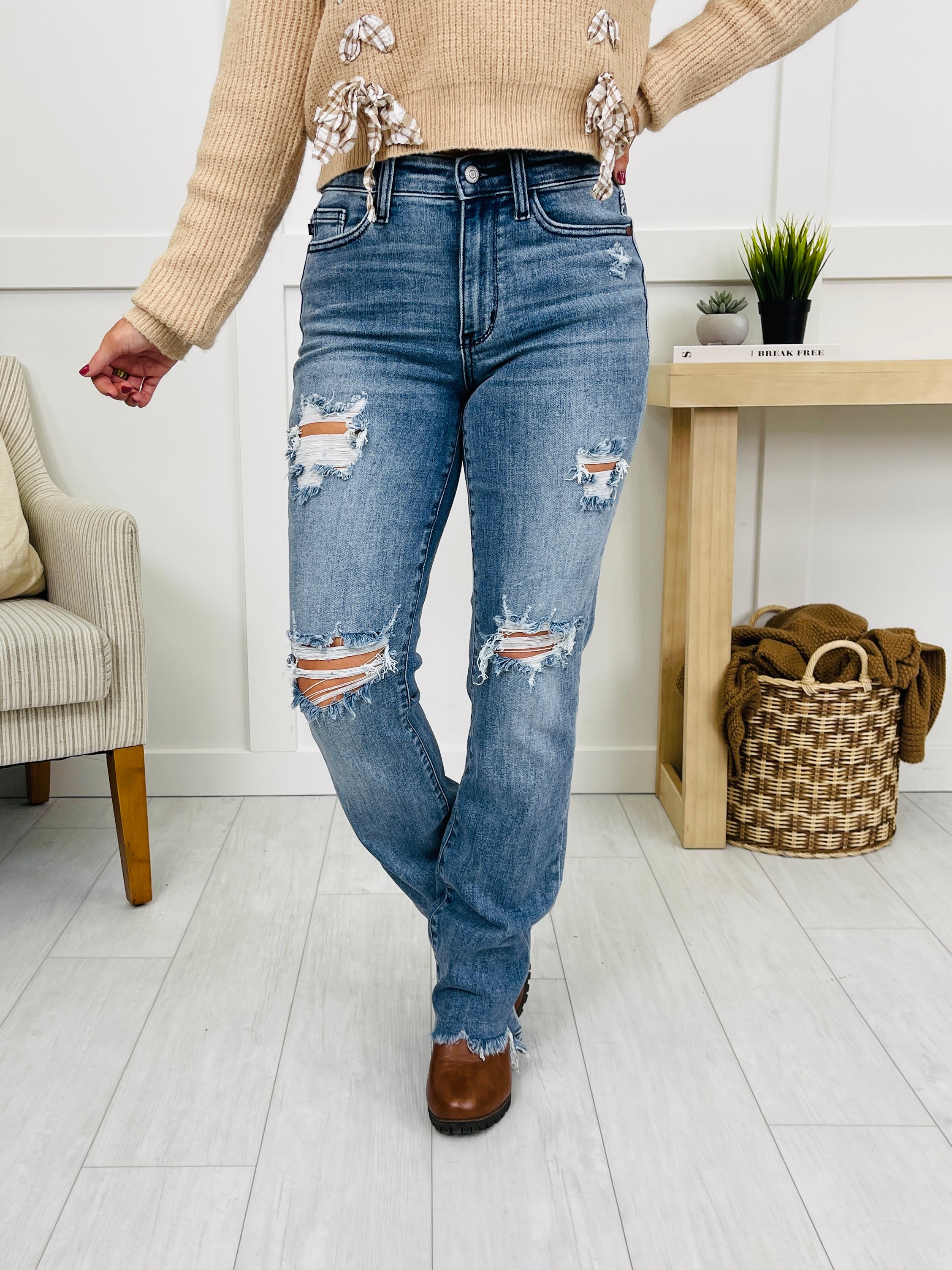 Judy Blue REG/CURVY Get Something Straight Mid Rise Jeans