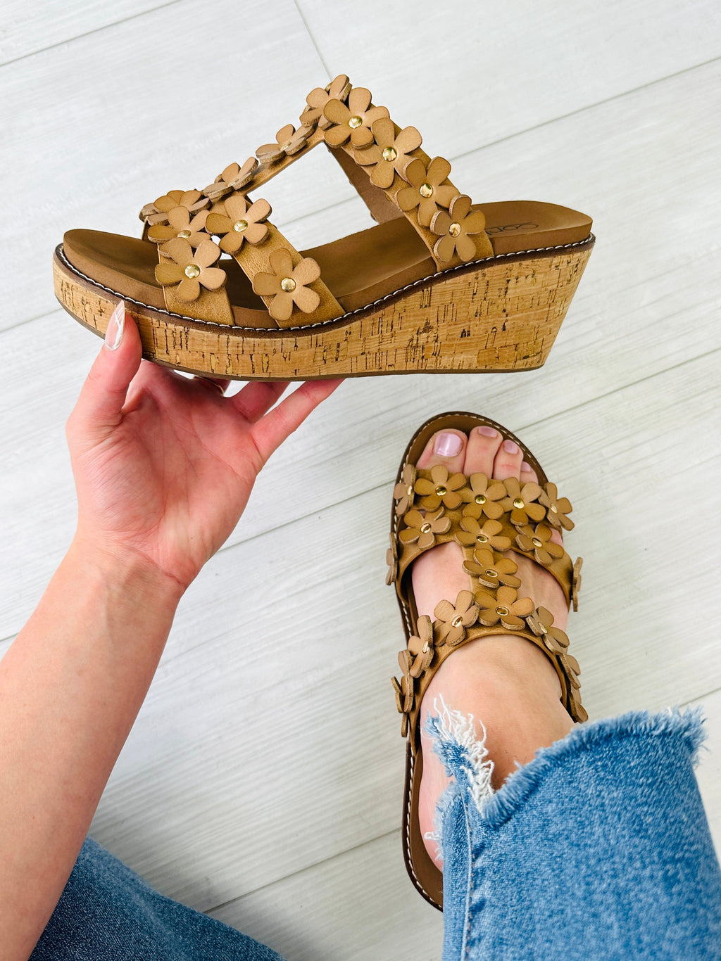 Blossom Steps Wedges In Natural