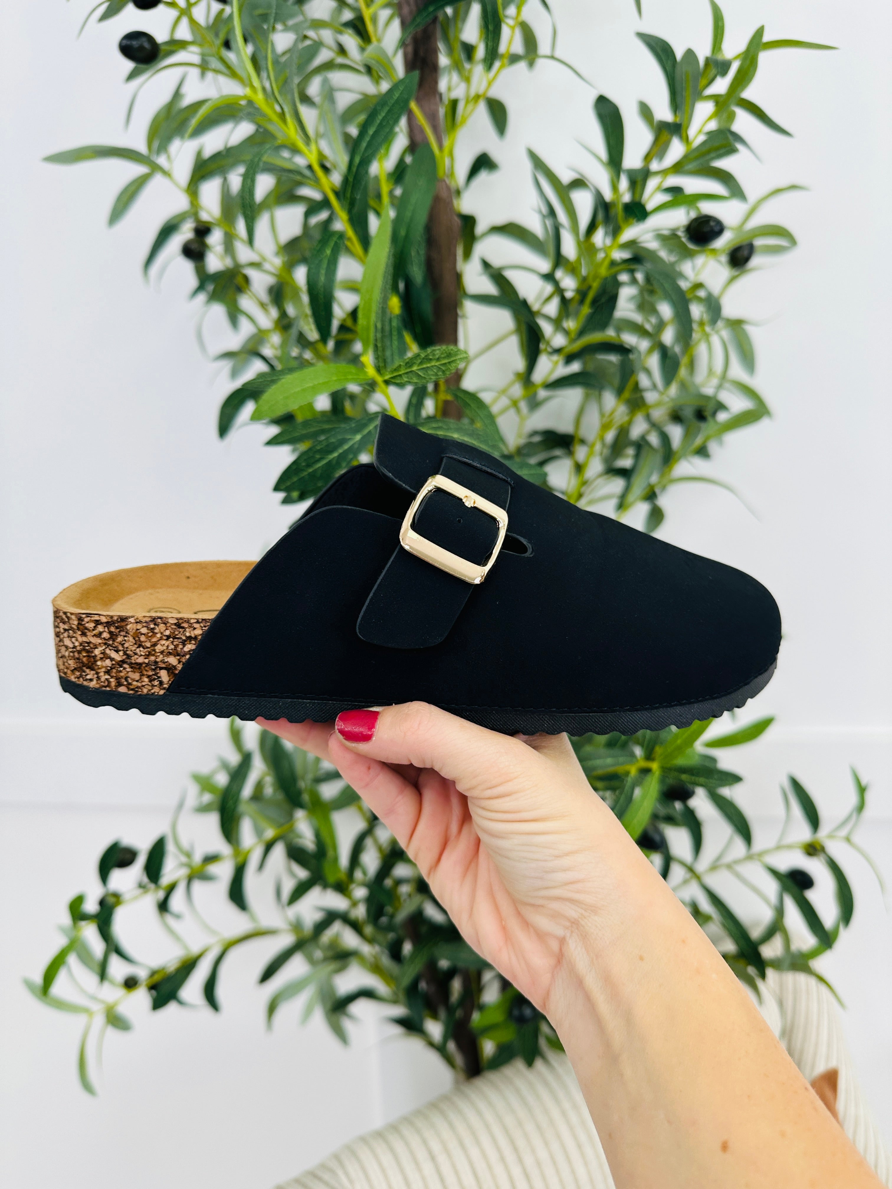 Echo In The Sole Clogs in Black