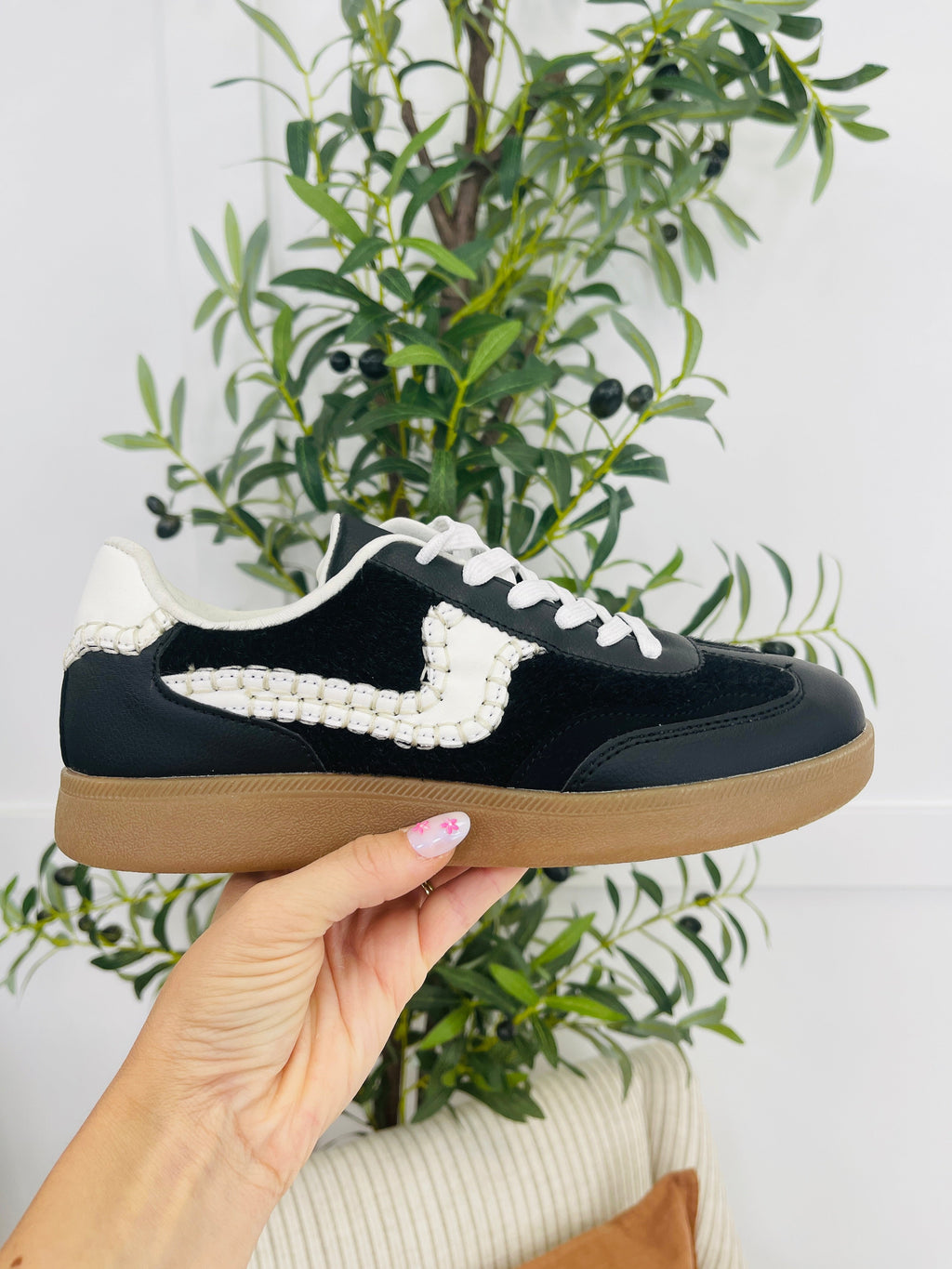 The Jetset Sneakers in Black