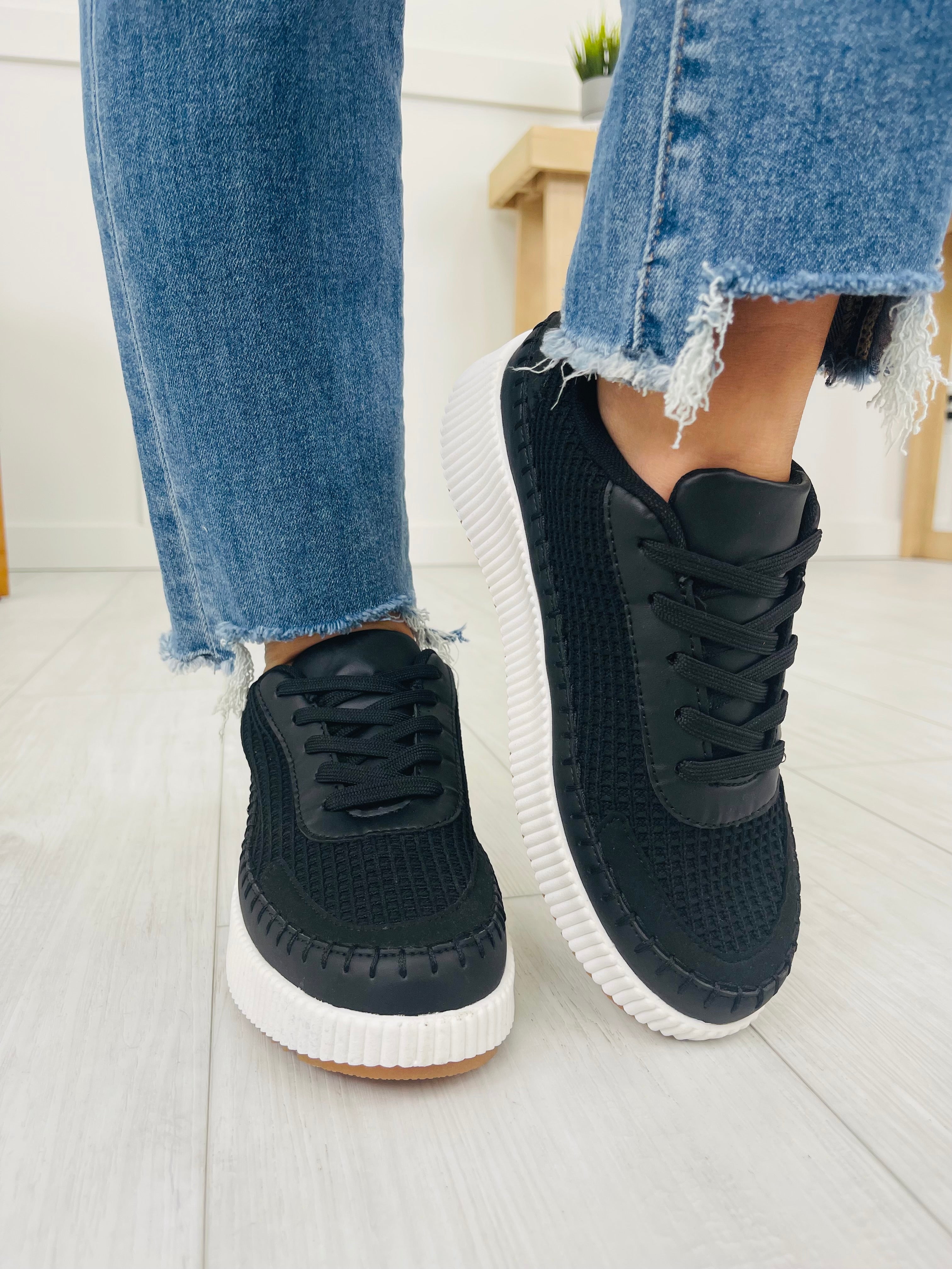 Tread The Line Sneakers in Black/White