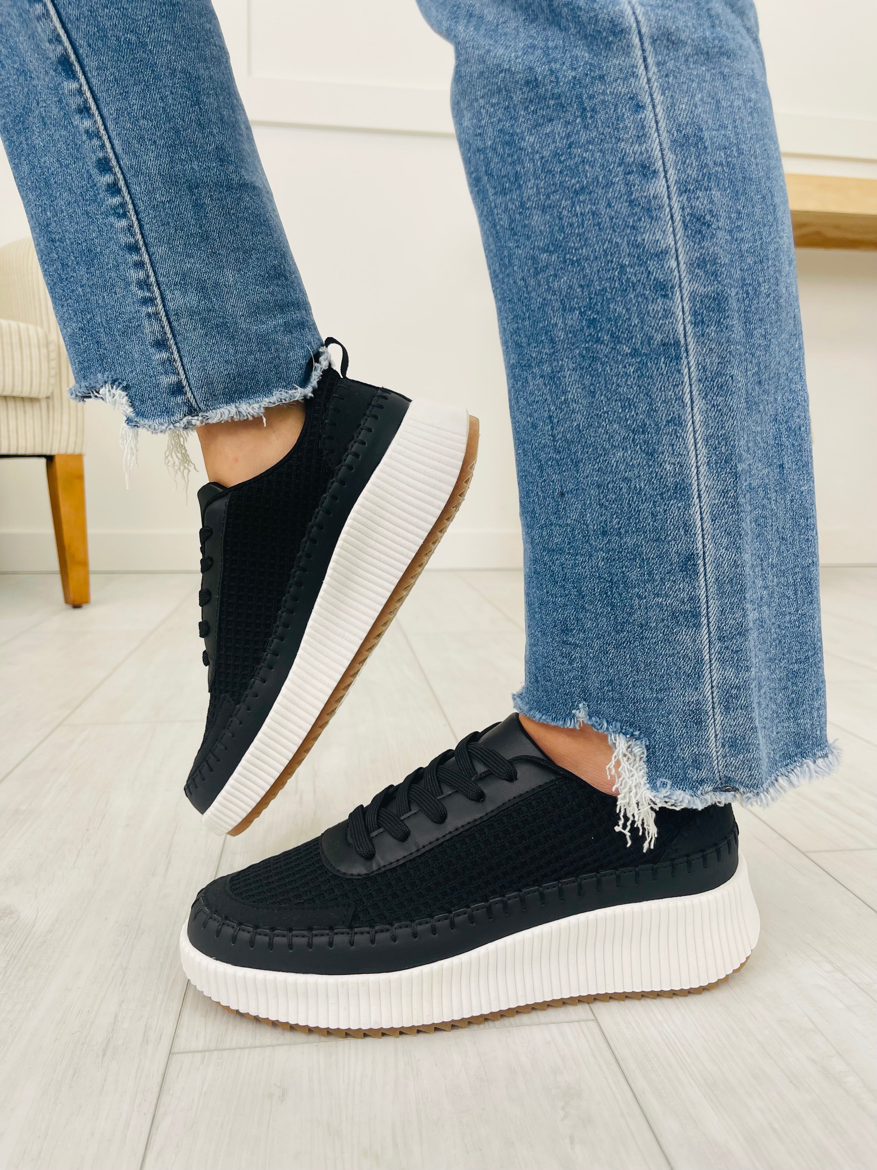 Tread The Line Sneakers in Black/White