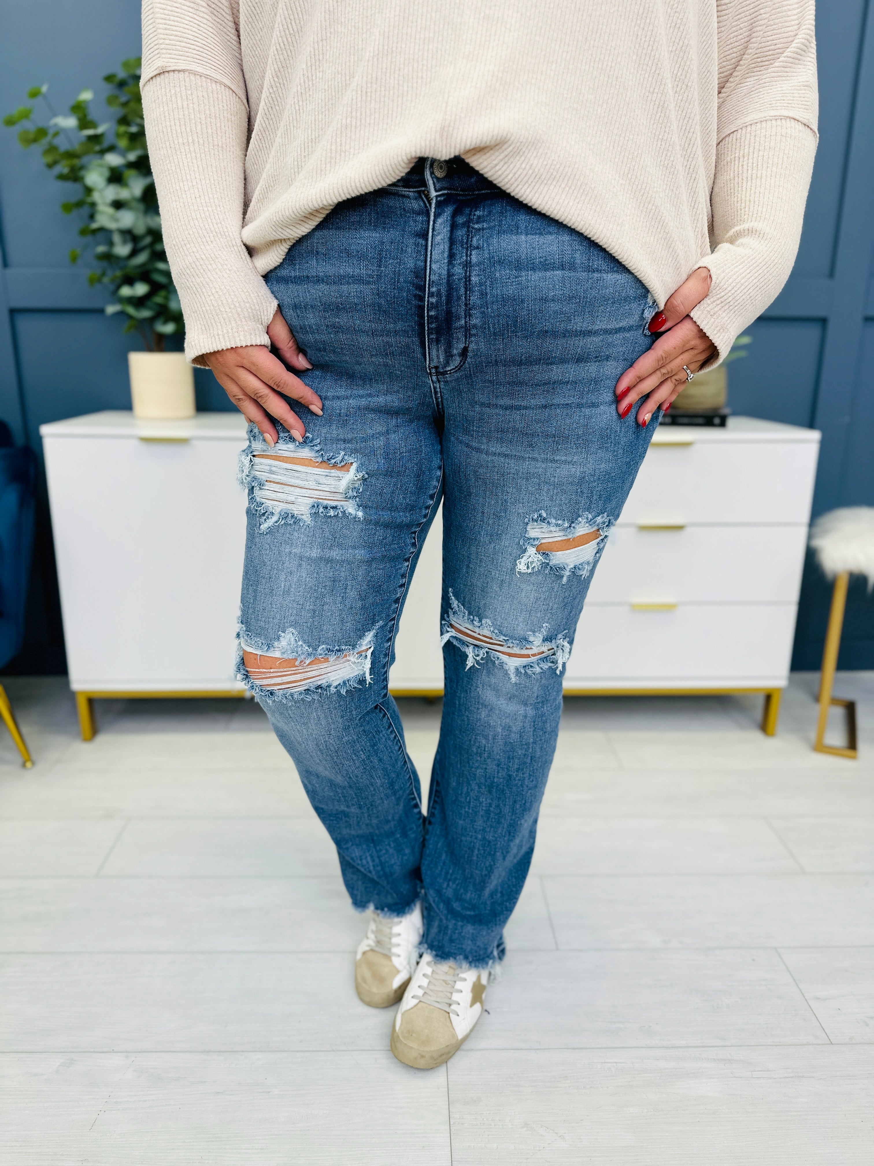 Judy Blue REG/CURVY Get Something Straight Mid Rise Jeans