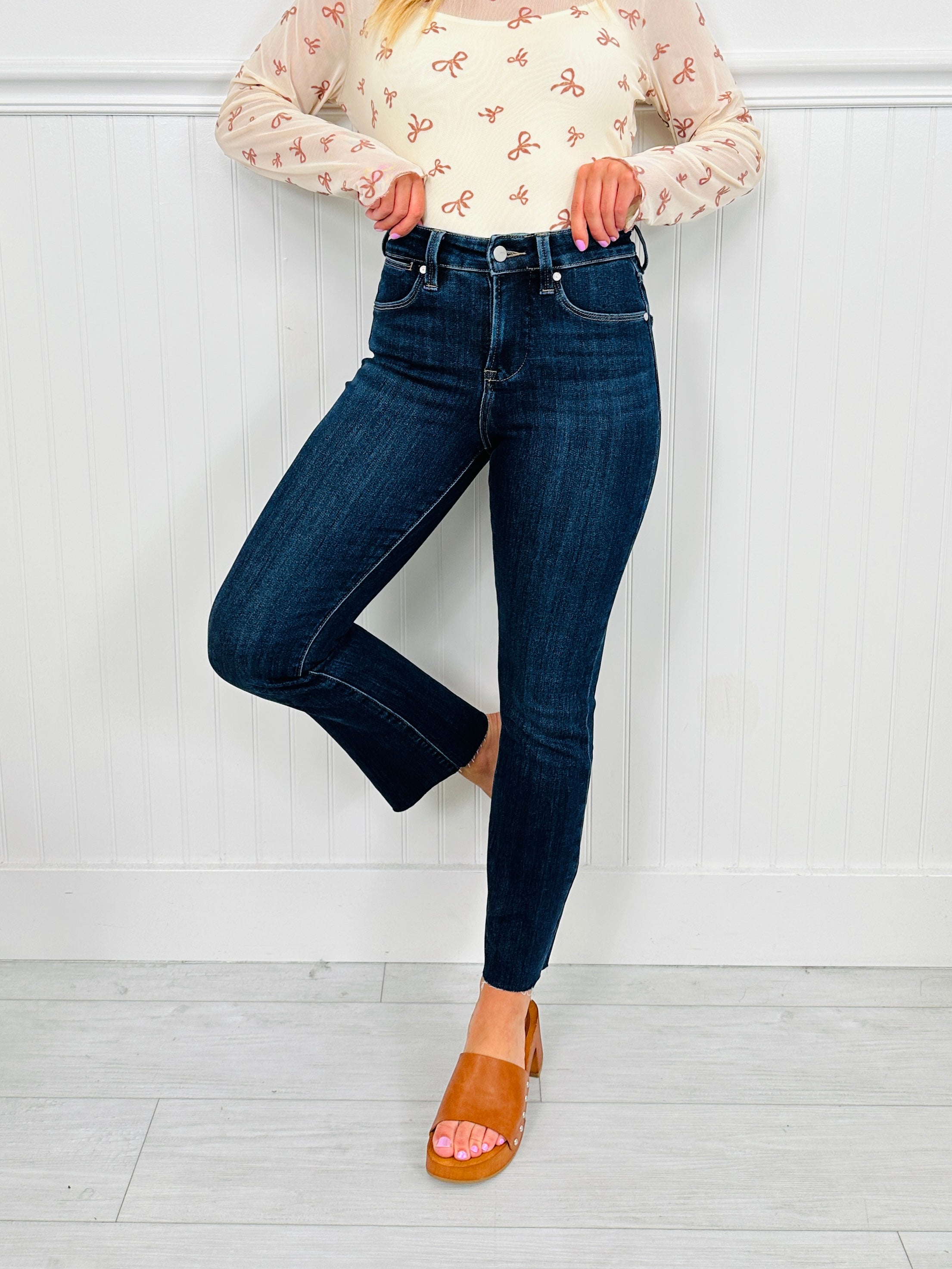 Feeling Fall Cropped Straight Tummy Control Jeans