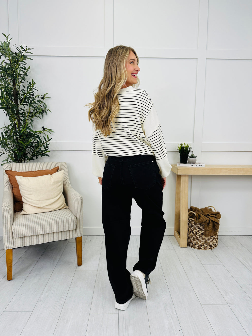 Judy Blue Bold & Barrel Rigid Magic Barrel Jeans