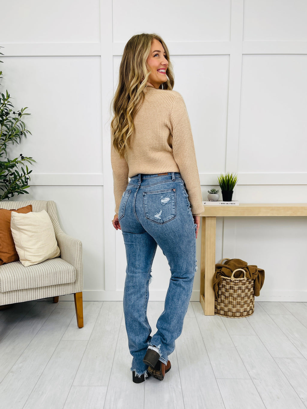 Judy Blue REG/CURVY Get Something Straight Mid Rise Jeans