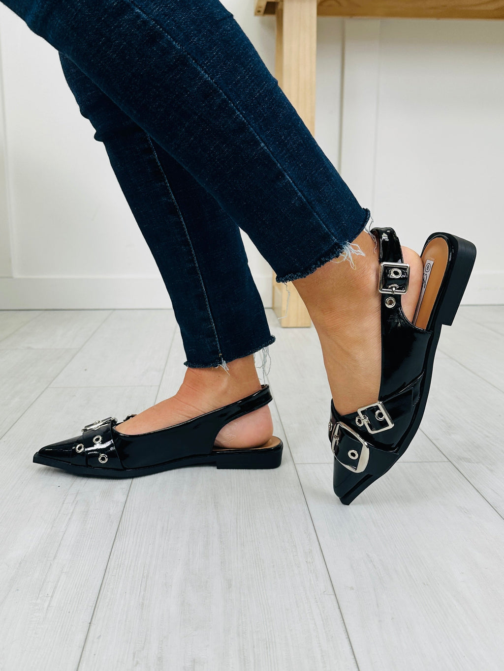 Gloss Factor Flat in Black