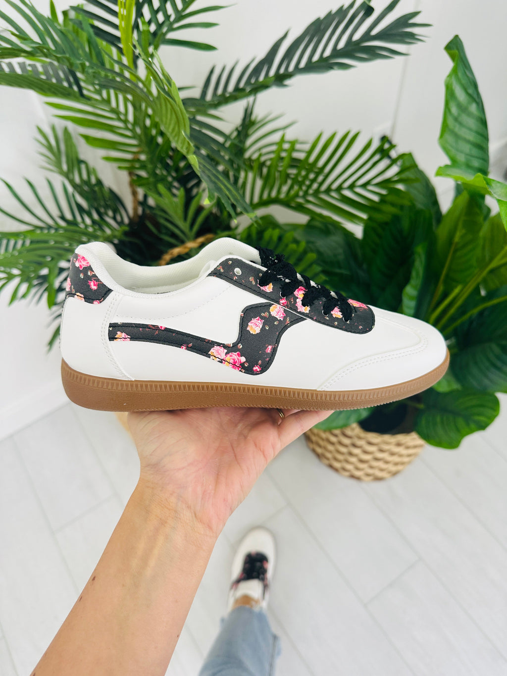 Runway Bloom Sneakers in Black/White