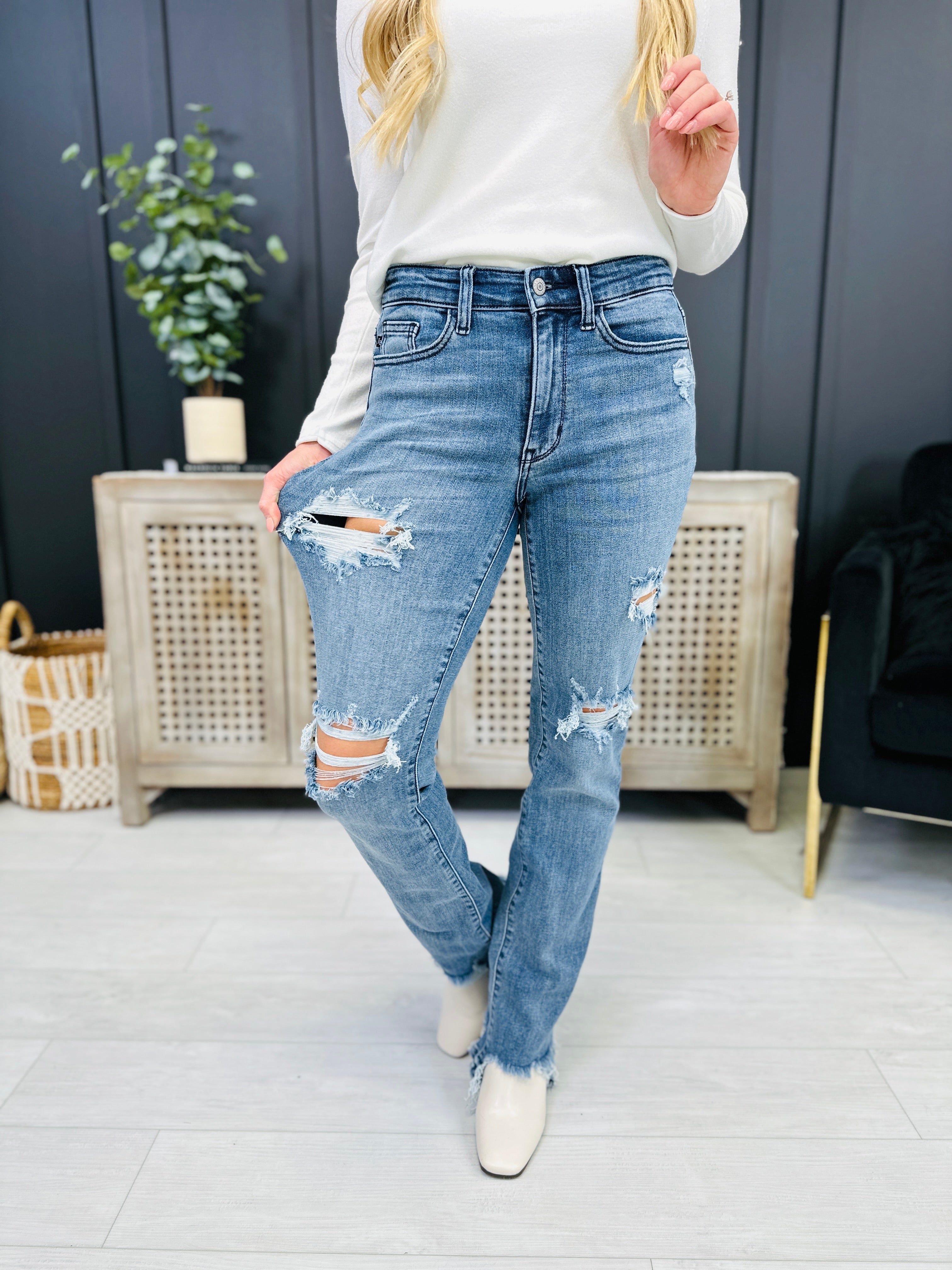 Judy Blue REG/CURVY Get Something Straight Mid Rise Jeans