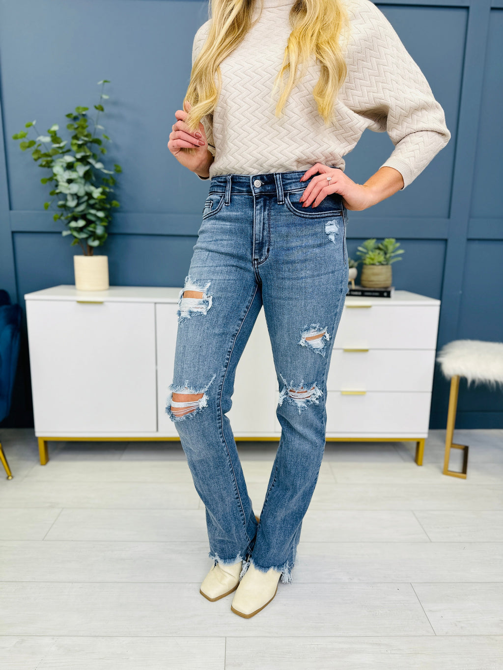 Judy Blue REG/CURVY Get Something Straight Mid Rise Jeans